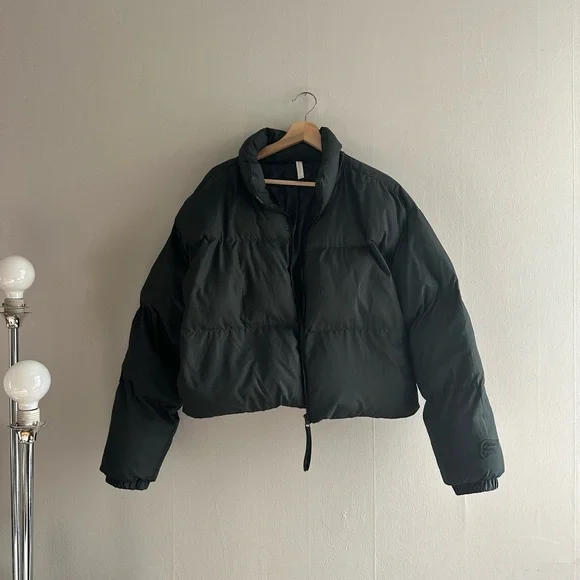 Fabletics Hiking Puffer Jacket - Picture 2 of 9